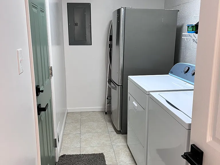 6929 E Tanners Creek Dr — Photo 2