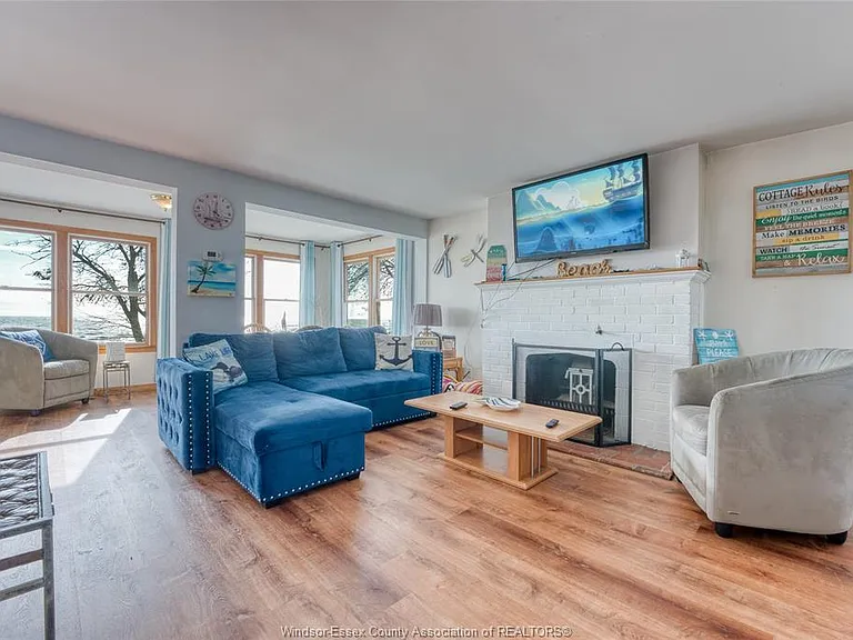 1049 Heritage Rd — Photo 8