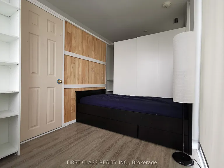 28 Wellesley St E #3504 — Photo 16