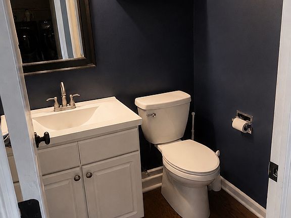 3rd image of 705 Pinehurst Ln