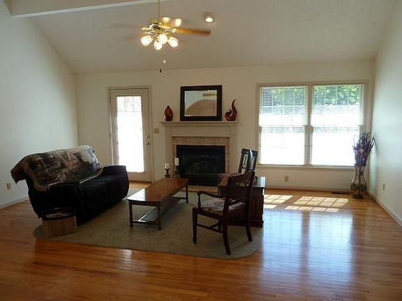5th image of 1005 Hillshire Ln