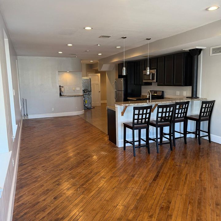 1st image of 17 W Cayuga St APT 3C