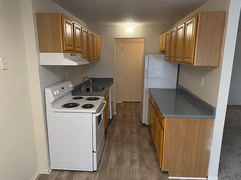 Westchester Towers Apartments — Photo 10
