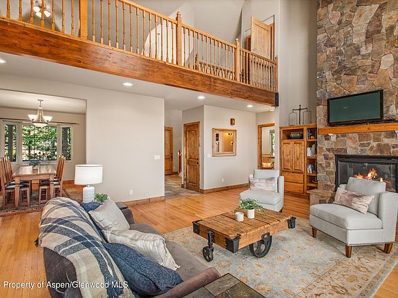 5th image of 560 Green Meadow Dr