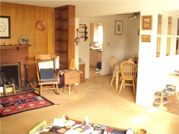4th image of 323 Alpine Ave