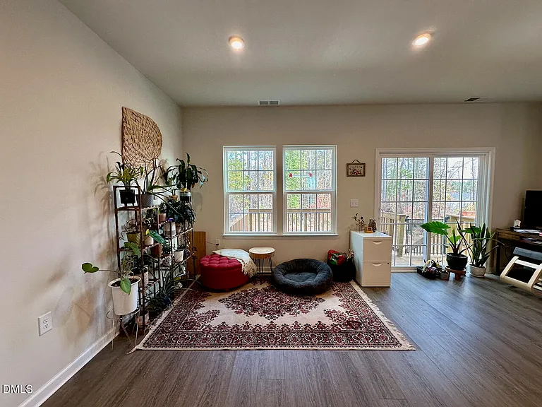 921 Romeria Dr — Photo 9