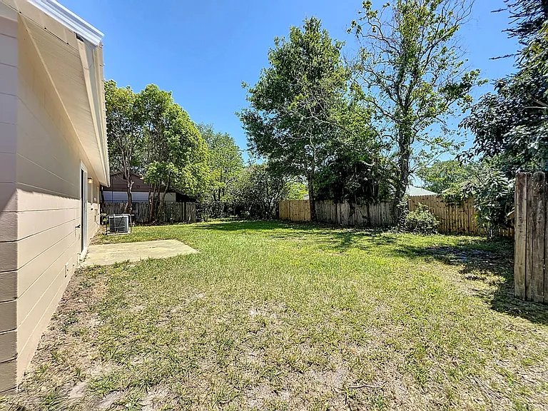 13868 Lena St — Photo 11