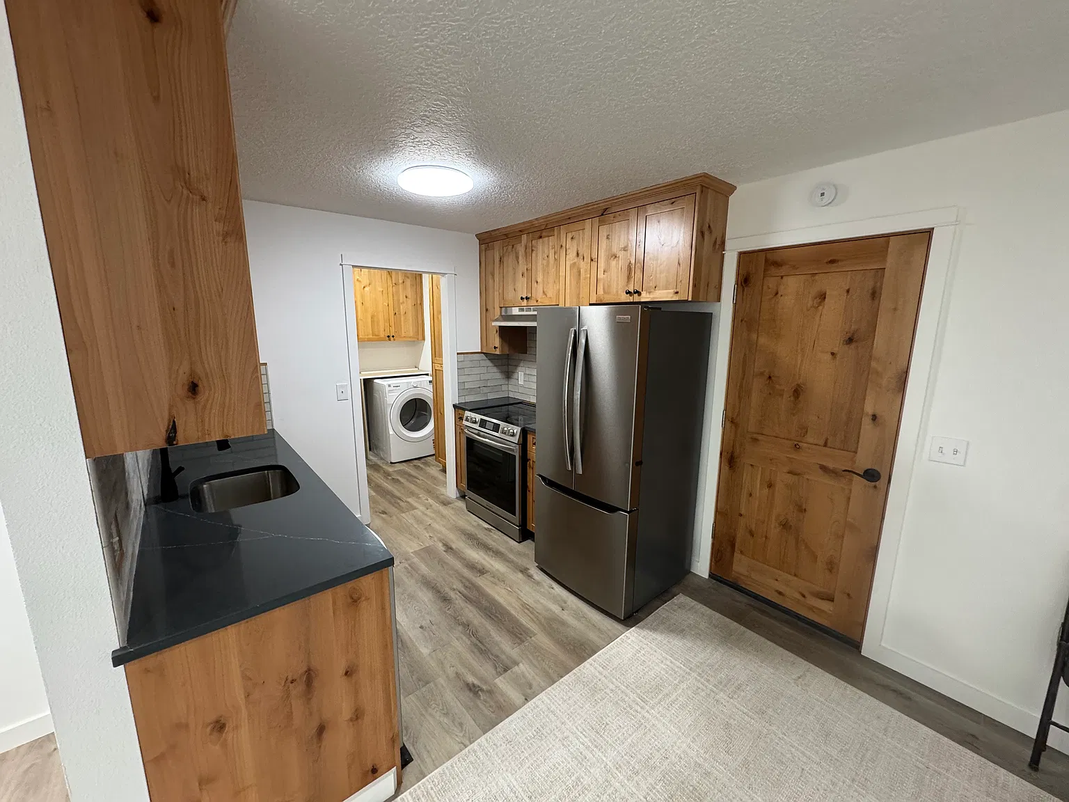 3 bed, 1000 sqft, $2,800 — Photo 3