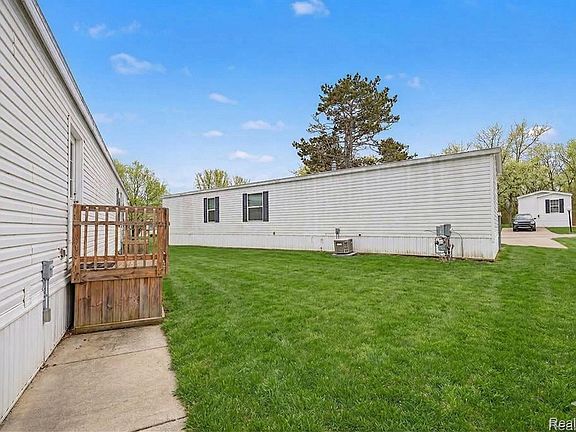 2nd image of 425 Elm Dr