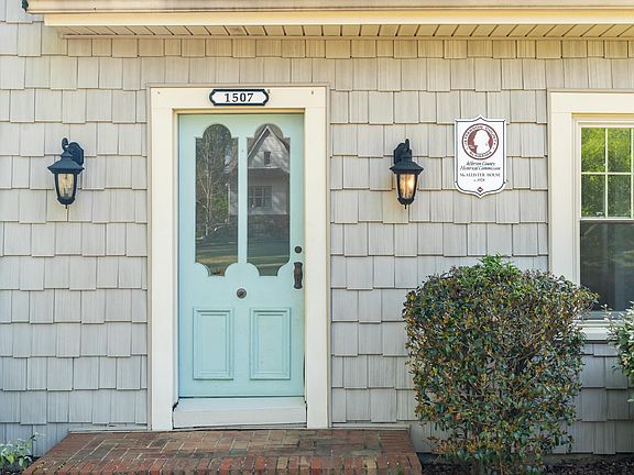 2nd image of 1507 Valley Pl