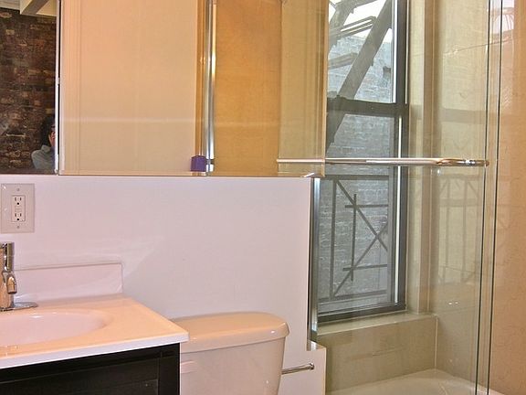 3rd image of 163 Mulberry St APT 8