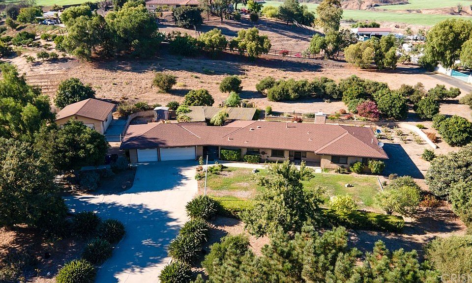 1st image of 1177 E La Loma Ave