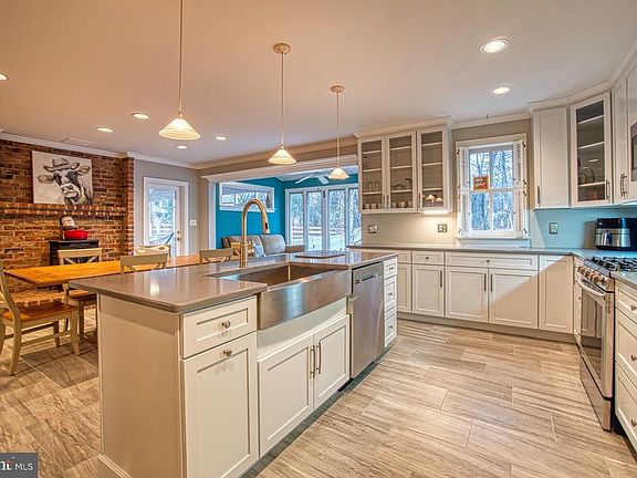 Completely renovated Kitchen -- New appliances