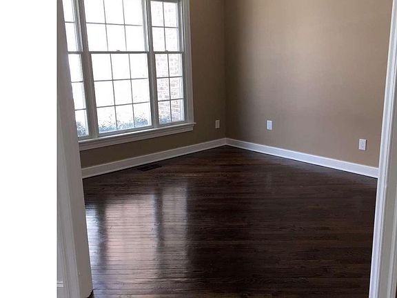 5th image of 21 Farm House Ln