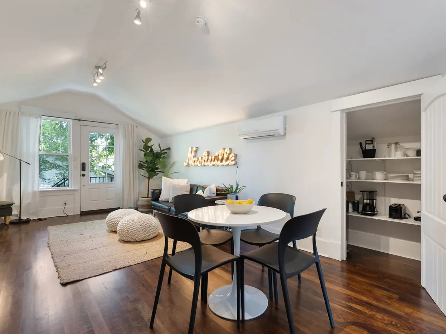 1 bed, 613 sqft, $1,700 — Photo 2