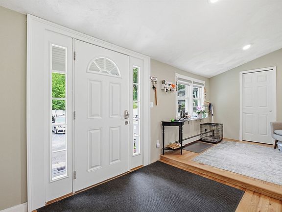 2nd image of 20 Burrill St