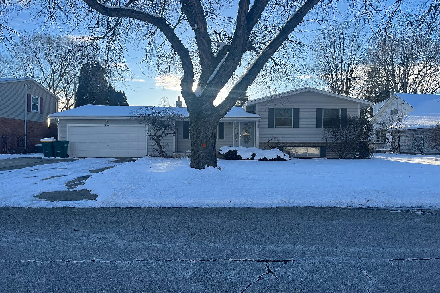 310 Bellewood Dr photo 1