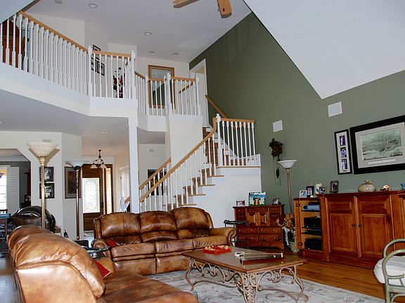 Great room, vaulted ceiling