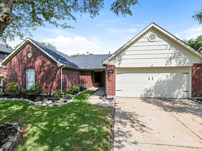 2927 Waterloo Rd — Photo 3