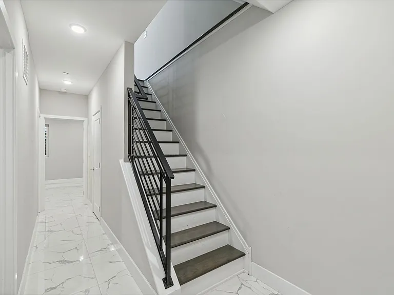 1845 E Huntingdon St — Photo 14