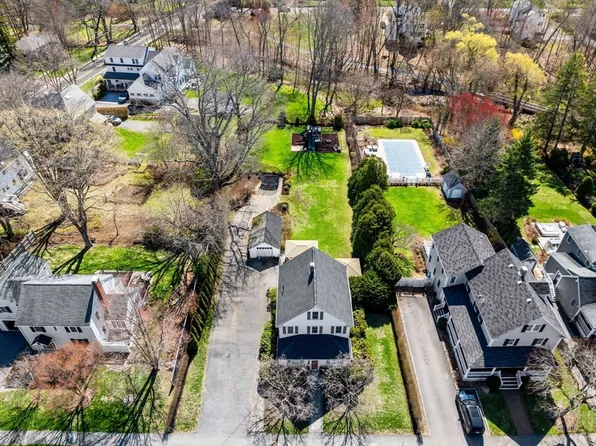 10 Paine St, Wellesley, MA 02481