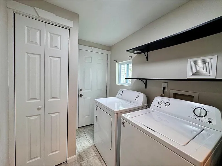 957 Coleman St SW — Photo 10