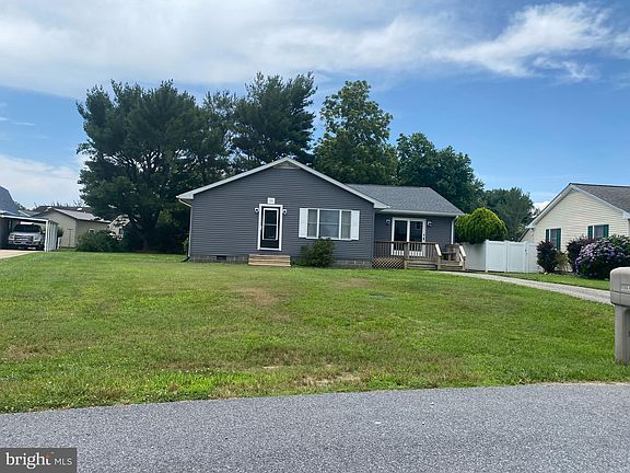 2nd image of 131 Loganberry Ln