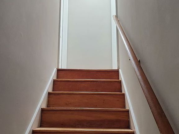 2nd image of 905 Duke St #B