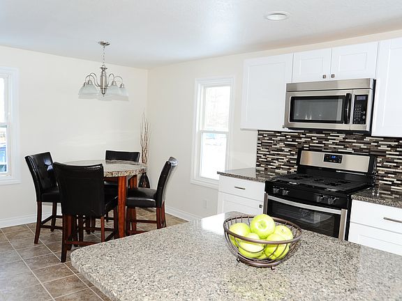 Dining area off kitchen
