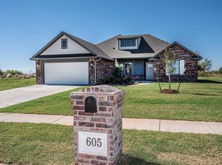 605 N Fox Way, Mustang, OK 73064