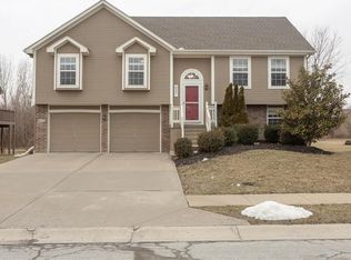 802 Garnes St, Raymore, MO 64083