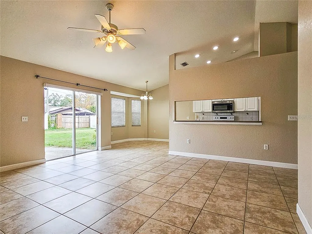 4 bed, 2.0 bath, 1434 sqft, $2,000 — Photo 4