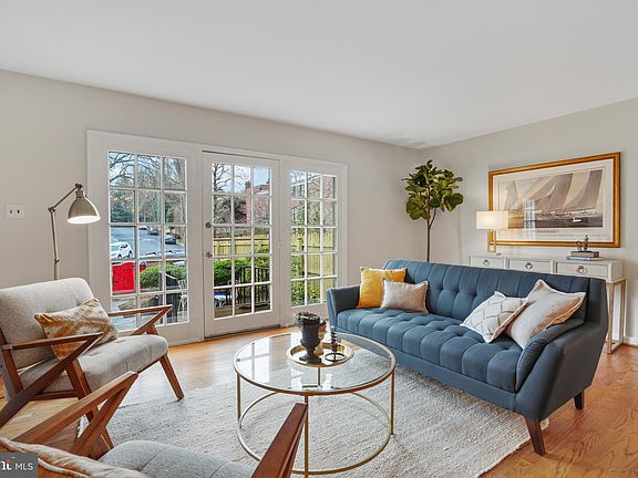 3rd image of 6807 Market Square Dr