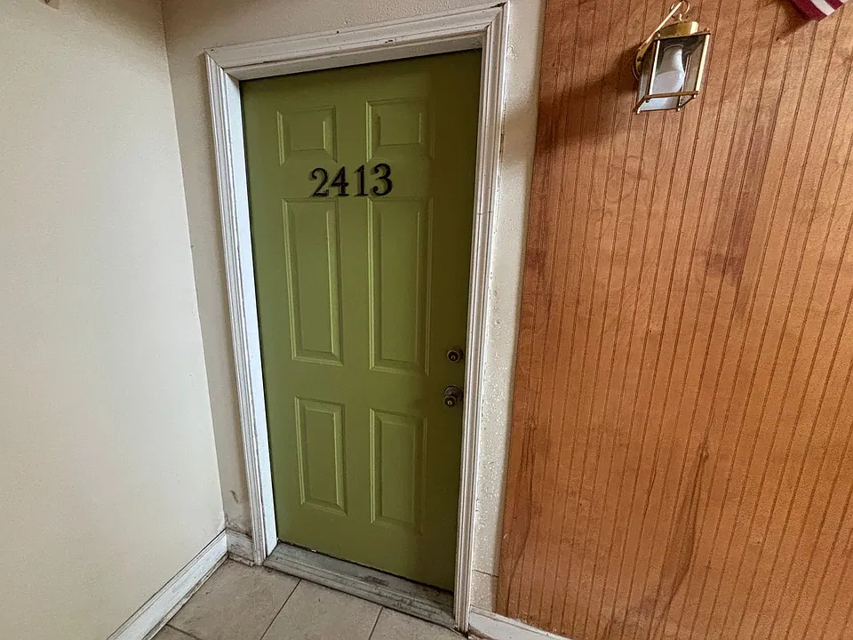 2401-2415 W C St