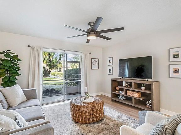 4th image of 22 COMARES Avenue #5B