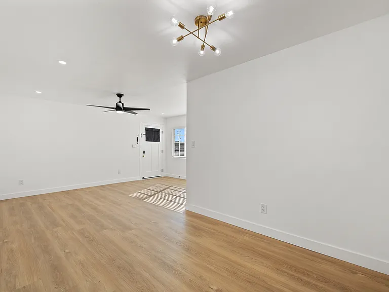 717 Jefferson Ave #B — Photo 8