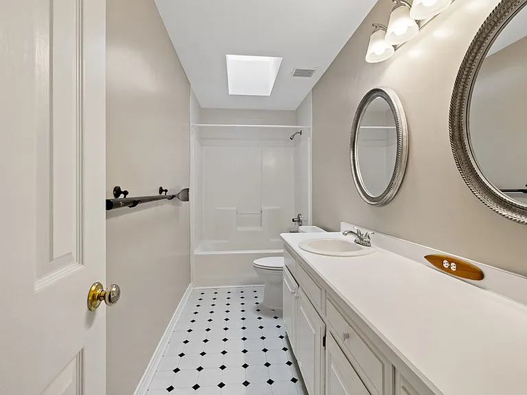501 Asbury Ct — Photo 39