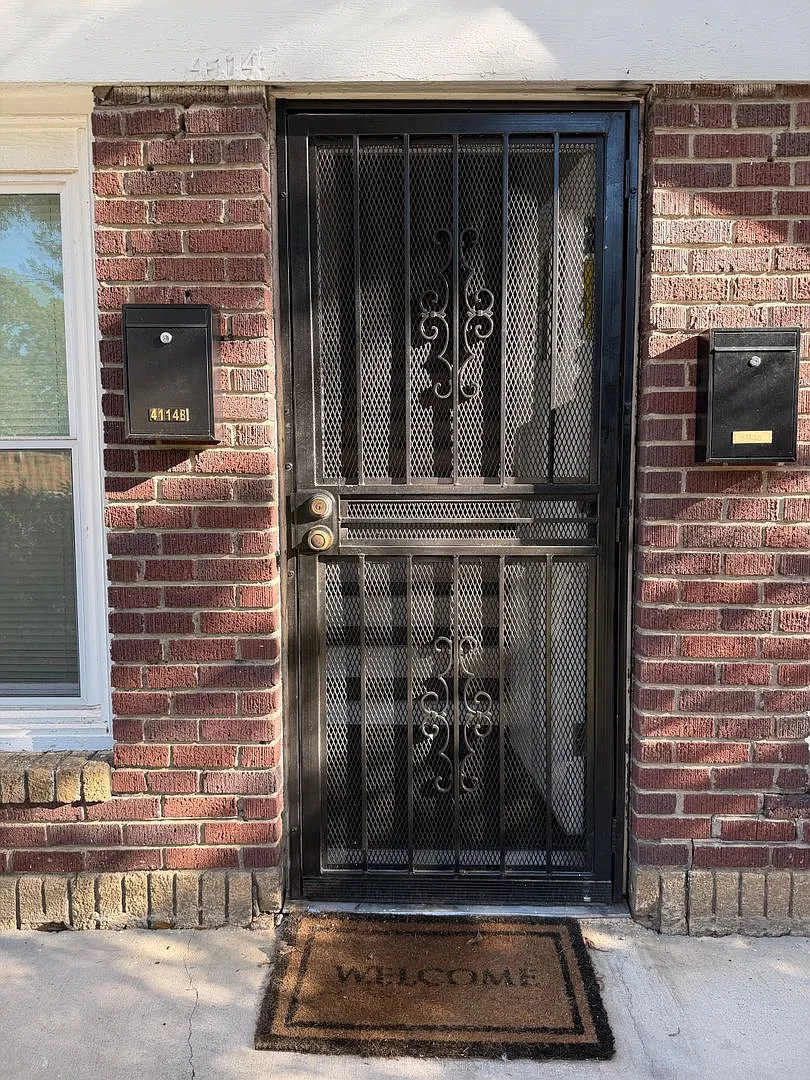 4112 - 4114 Junius St — Photo 2