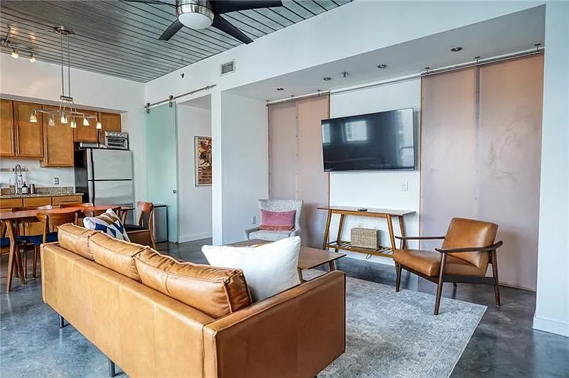 2 bed, 2.0 bath, 1015 sqft, $4,000 — Photo 4
