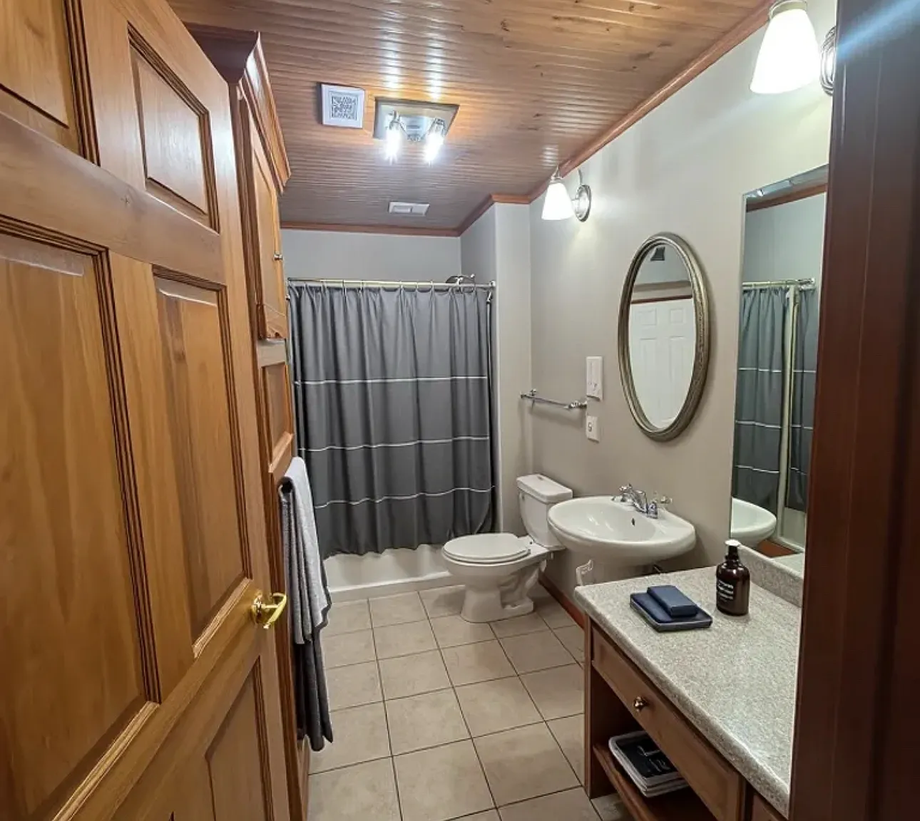 Boardwalk Luxury Apartments — Photo 4