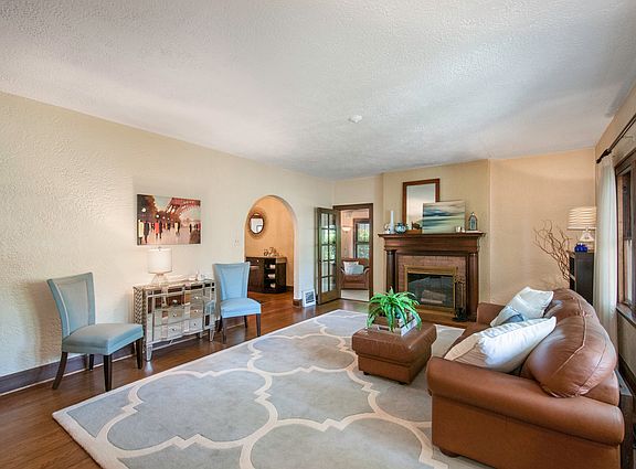 3rd image of 39 Drexel Ave