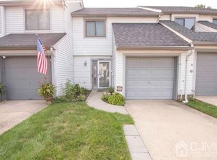 19 Lexington Cir, Matawan, NJ 07747