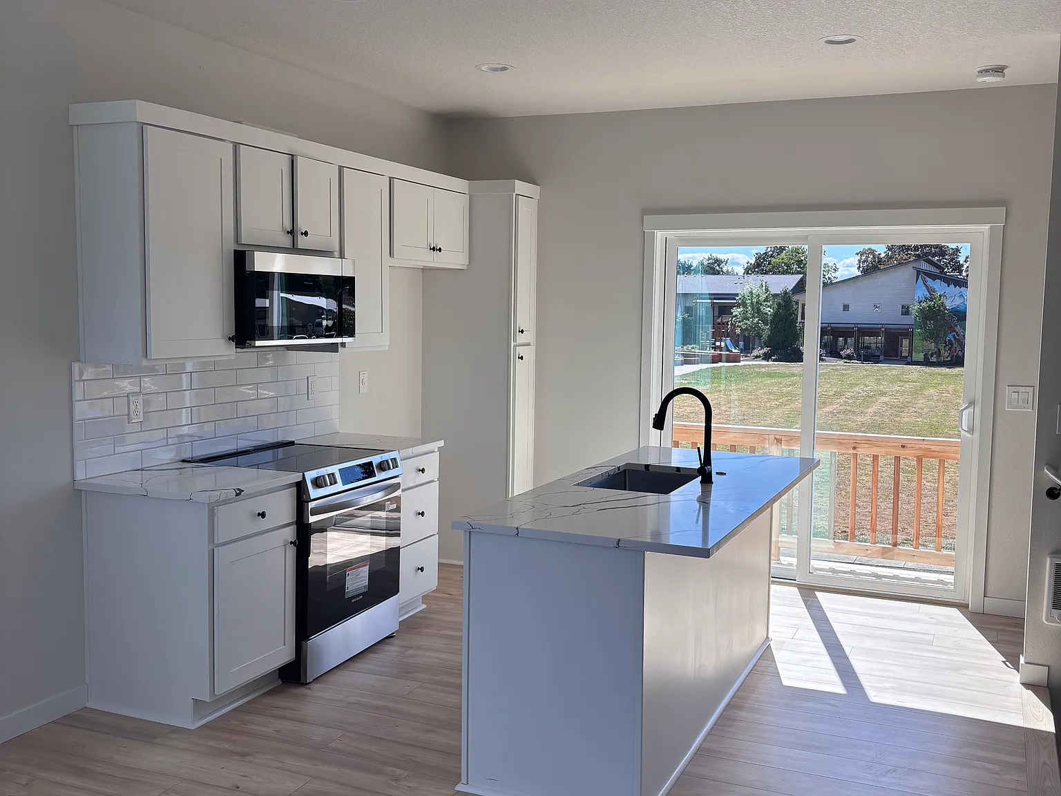 3 bed, 1360 sqft, $2,800 — Photo 2