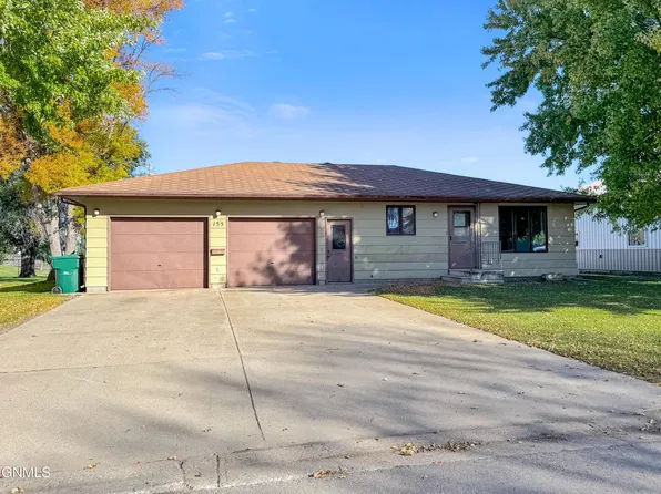 155 2nd St N, Carrington, ND 58421