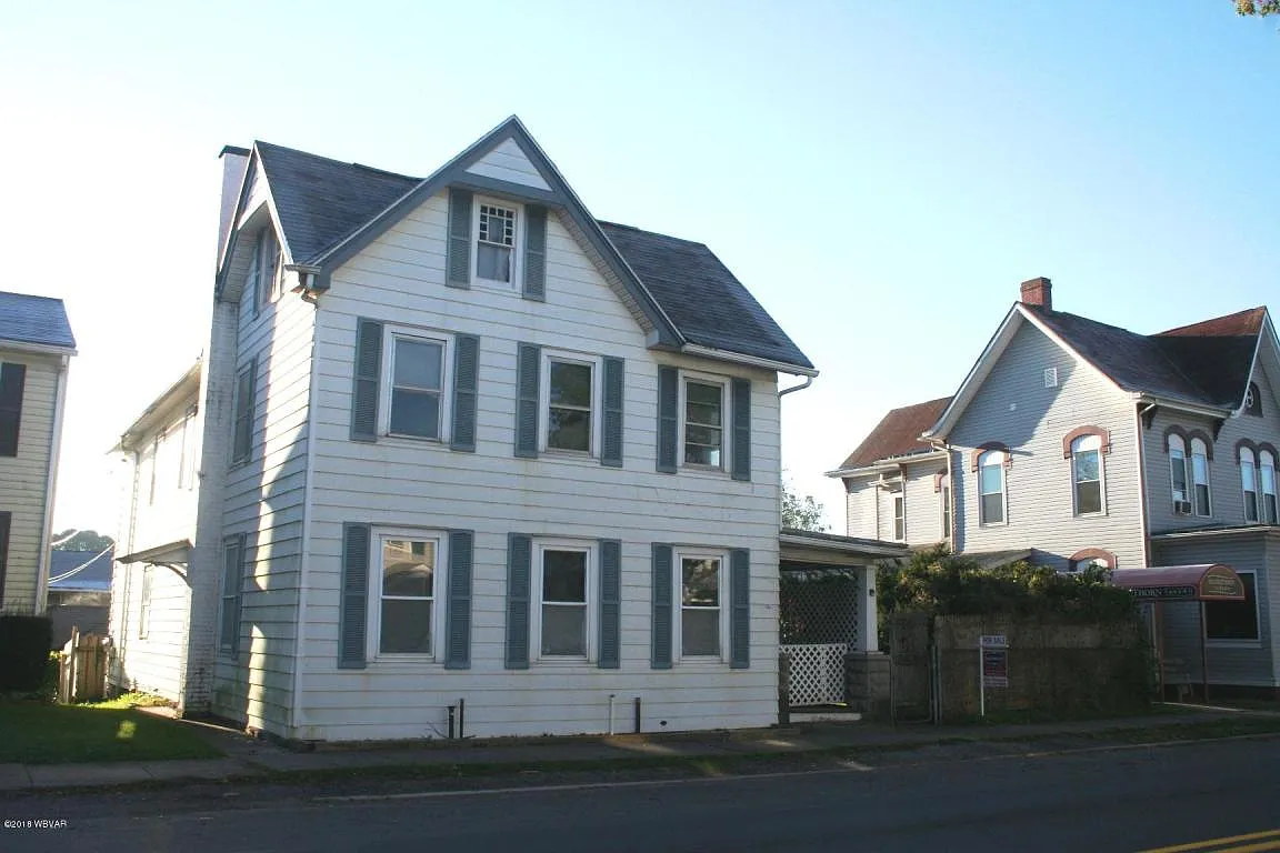 114 N Main St photo 1
