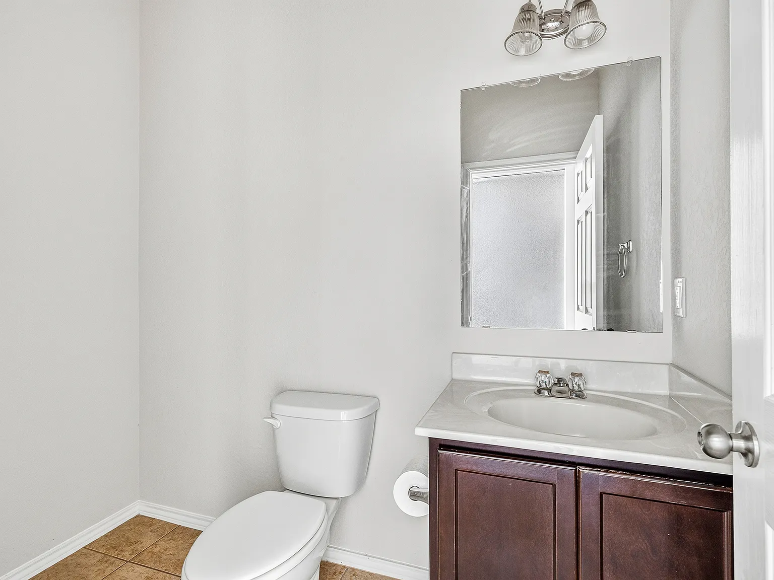 4 bed, 2307 sqft, $1,975 — Photo 3