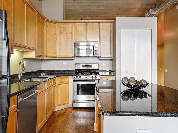 5th image of 900 N Kingsbury St APT 768