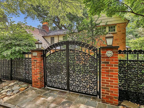 3rd image of 3024 Palisade Ave