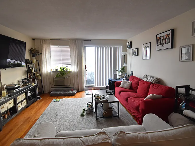85 Sutherland Rd. — Photo 11