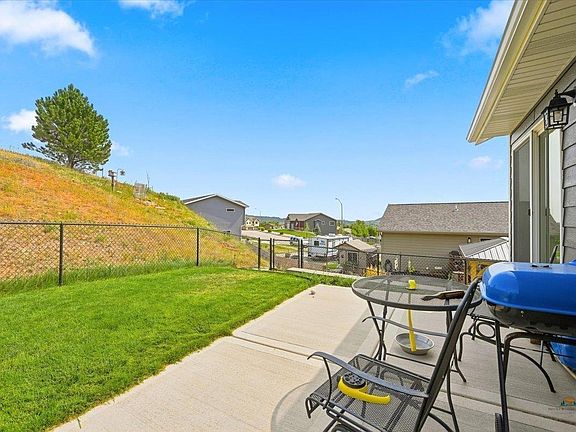 3rd image of 2681 Meadow Dr